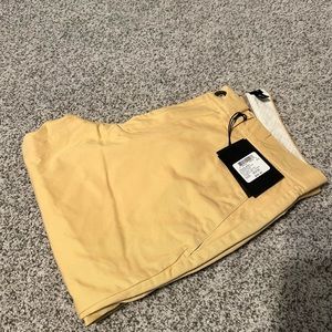 Club Monaco Men’s Connor Stretch Slim Fit Chino in Pale Yellow NWT